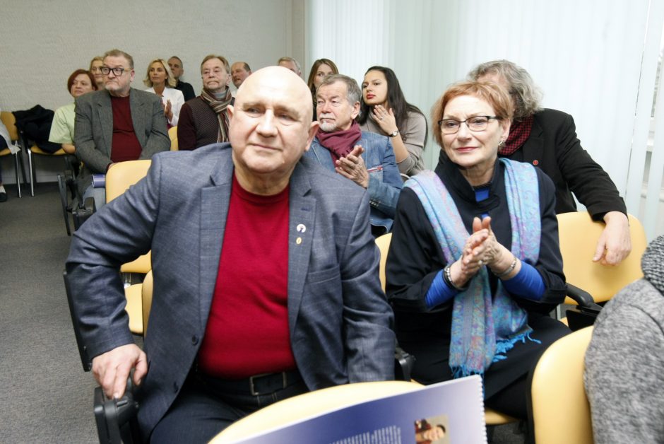 Klaipėdos jūrininkų ligoninės galeriją menininkai papuošė naujais darbais