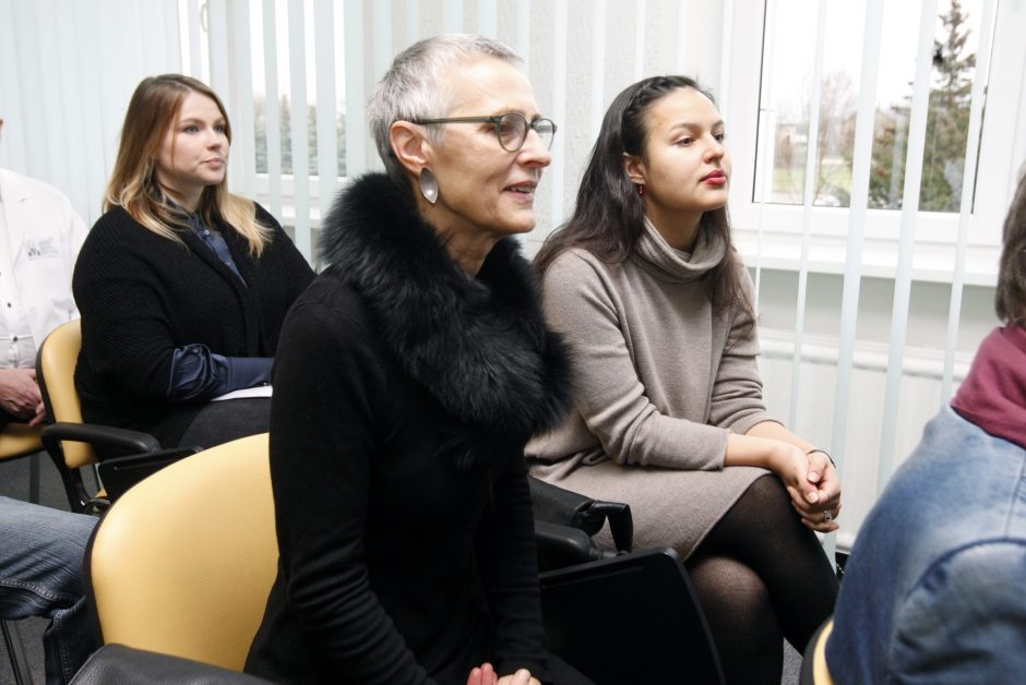 Klaipėdos jūrininkų ligoninės galeriją menininkai papuošė naujais darbais