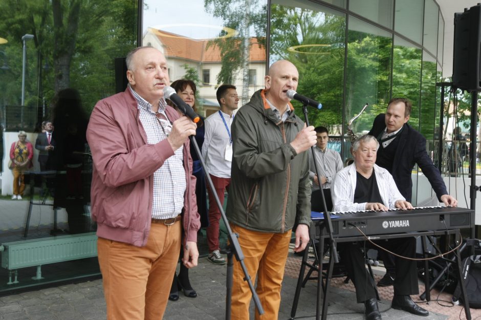 S. Povilaičio garbei – maestro autografas ant Palangos koncertų salės fasado