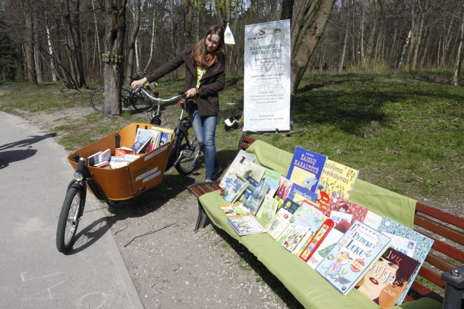 Uostamiestyje – važinėjantis knygų derlius