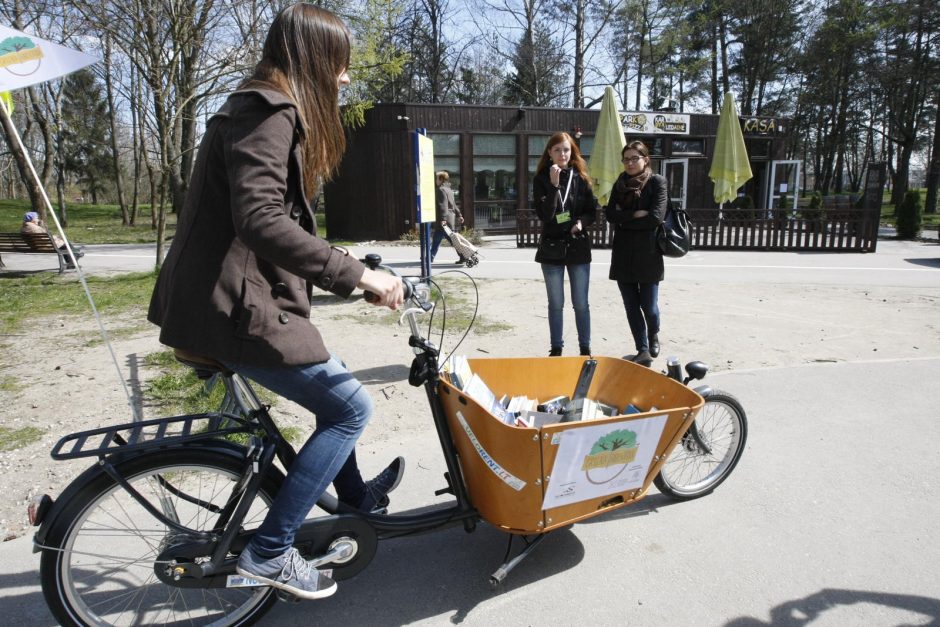 Uostamiestyje – važinėjantis knygų derlius