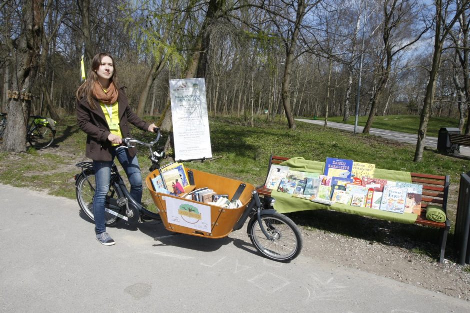 Uostamiestyje – važinėjantis knygų derlius