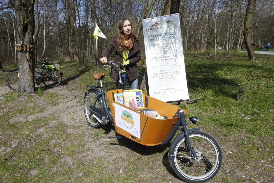 Uostamiestyje – važinėjantis knygų derlius