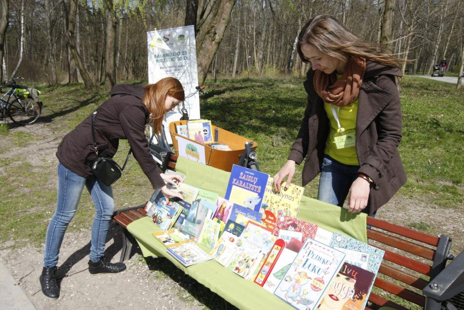 Uostamiestyje – važinėjantis knygų derlius