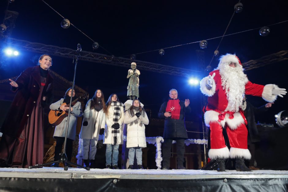 Klaipėdoje nušvito Kalėdų eglė (vaizdo įrašas)