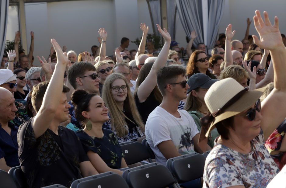 „Pažaislio liepų alėjos vakarai“: Karietų aikštę sudrebino „Antikvariniai Kašpirovskio dantys“