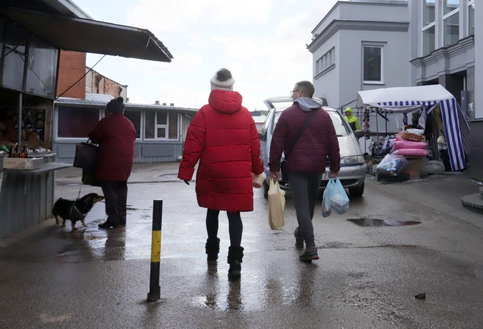 Koronavirusas Kaune: eilės maisto prekių parduotuvėse ir nusivylę jaunieji