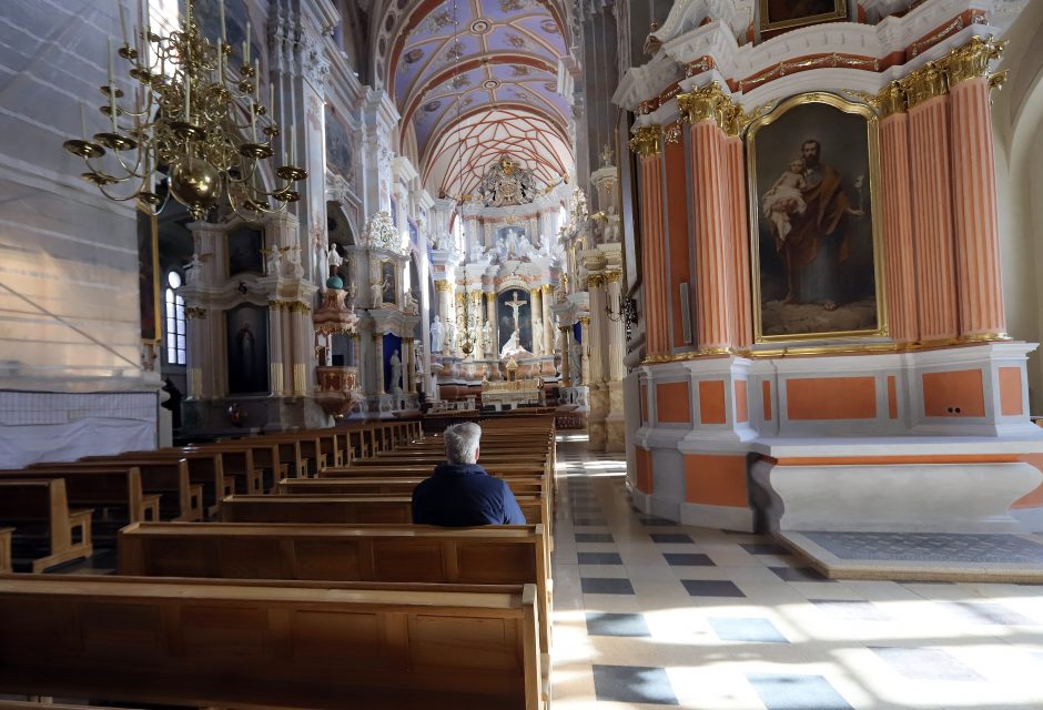 Koronavirusas Kaune: eilės maisto prekių parduotuvėse ir nusivylę jaunieji