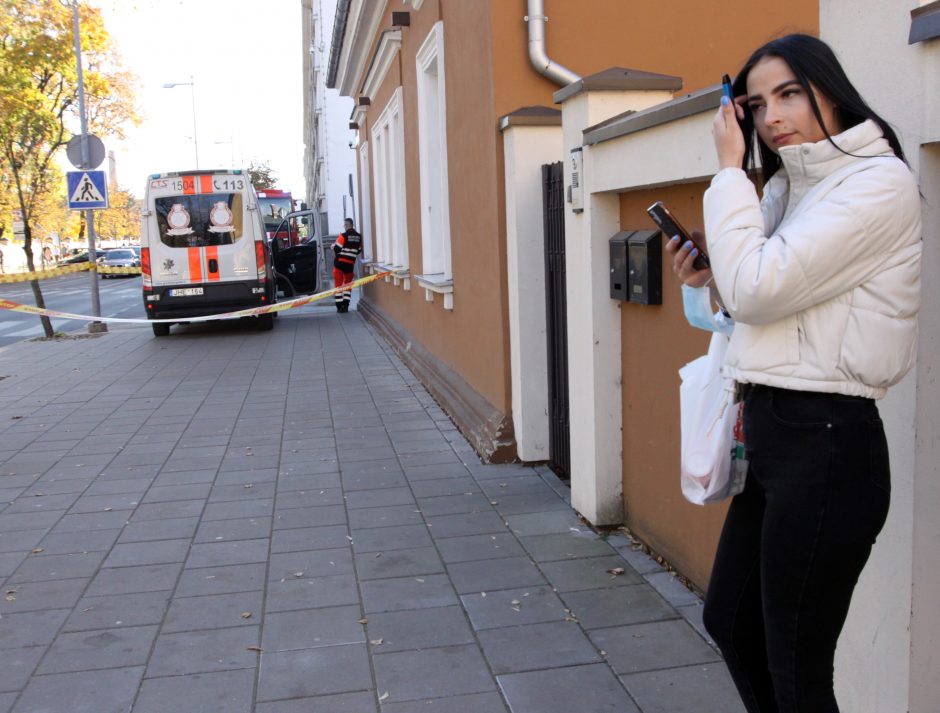 Pareigūnai sprogmenų Kauno „Akropolyje“ nerado, prekybos centras atnaujino darbą