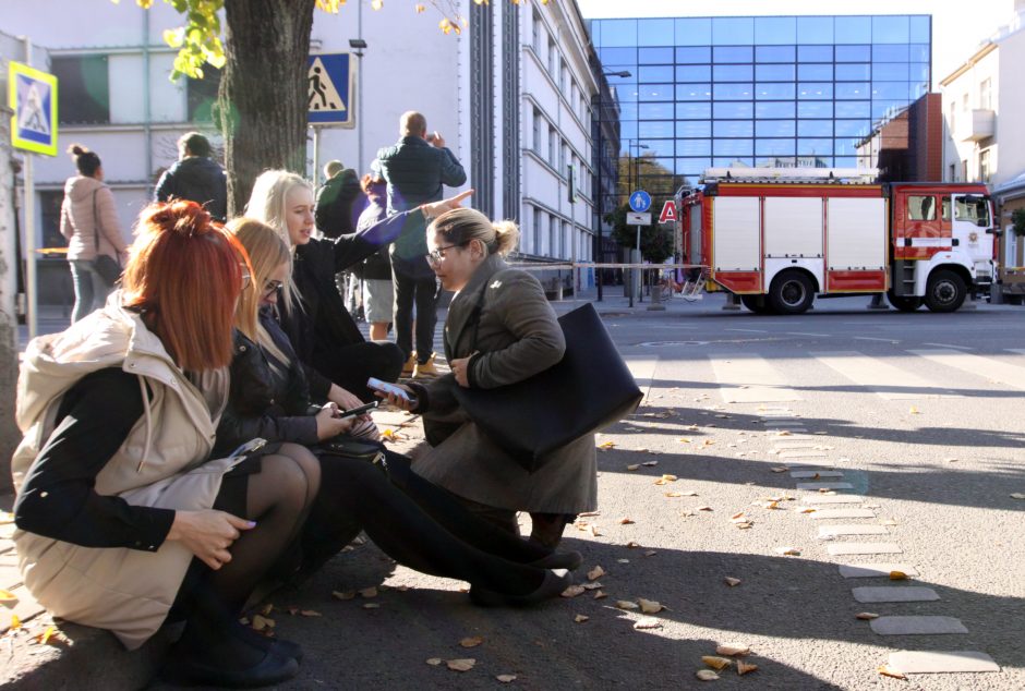 Pareigūnai sprogmenų Kauno „Akropolyje“ nerado, prekybos centras atnaujino darbą