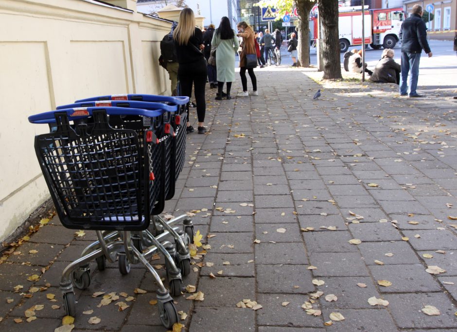 Pareigūnai sprogmenų Kauno „Akropolyje“ nerado, prekybos centras atnaujino darbą