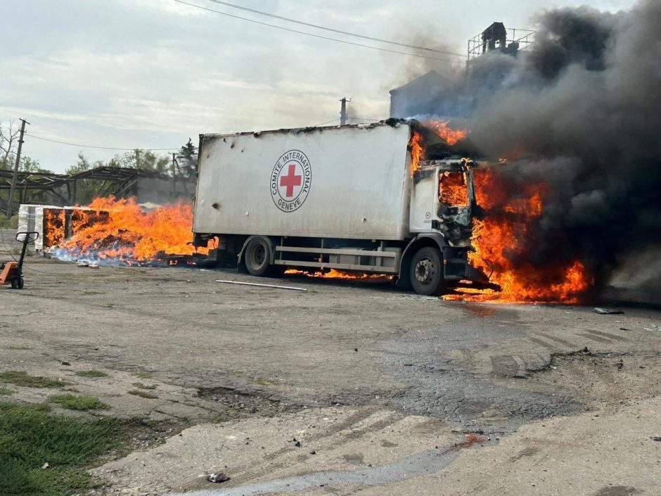 Rusija smogė Raudonojo kryžiaus kolonai, žuvo trys žmonės