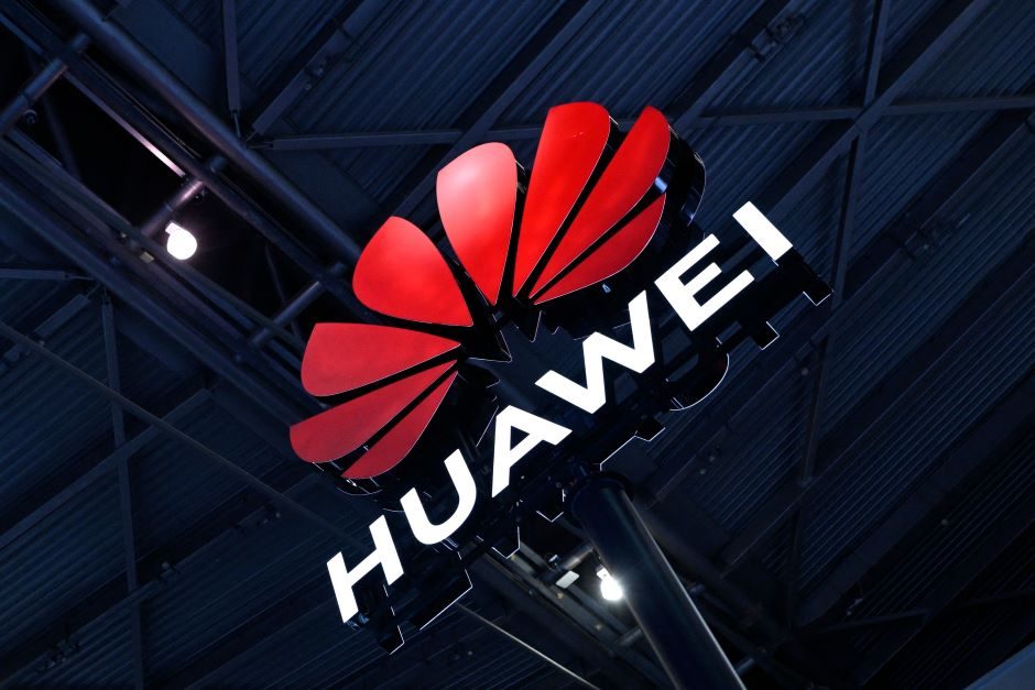 „Bloomberg“: „Huawei“ Kinijoje kuria slaptą lustų gamyklų įrenginių tinklą