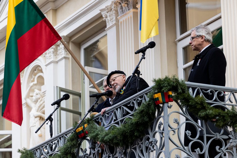 Prie Signatarų namų – kritikos strėlės valdžiai ir tylos minutė A. Navalnui