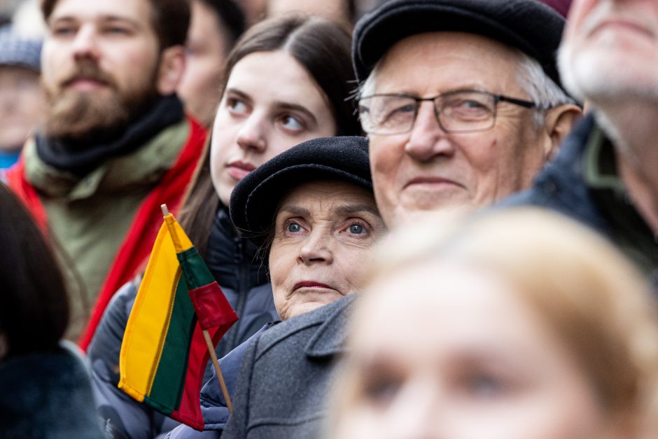 Prie Signatarų namų – kritikos strėlės valdžiai ir tylos minutė A. Navalnui