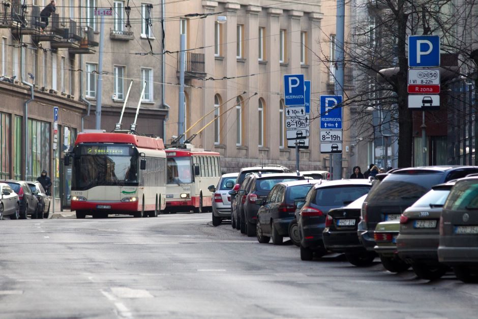 Automobilių stovėjimas sostinėje brangs dvigubai: skatina keliauti kitais būdais