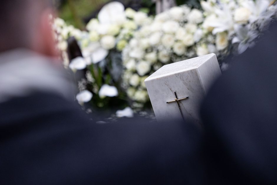 Buvęs premjeras G. Kirkilas amžinojo poilsio atgulė Antakalnio kapinėse