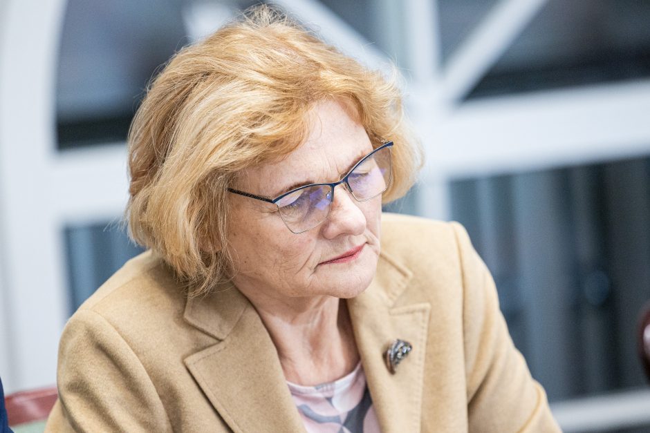 R. Morkūnaitė-Mikulėnienė su keturiomis profsąjungomis pasirašė atnaujintą šakos kolektyvinę sutartį