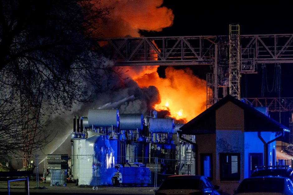 Po gaisro Vilniuje daliai ugdymo įstaigų nuotolinį darbą rekomenduojama tęsti ir penktadienį