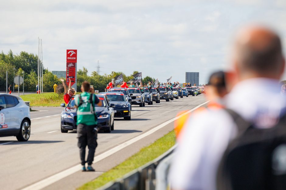 „108 km Moterų iššūkio“ lenktynių startas