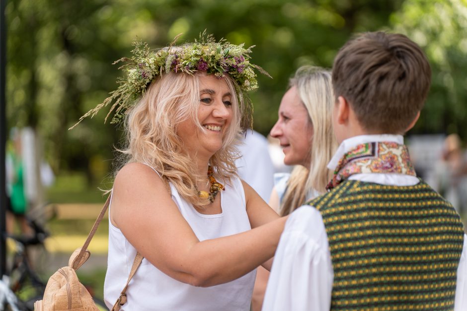 Šimtmečio šventė: minios žmonių traukia į Dainų slėnį