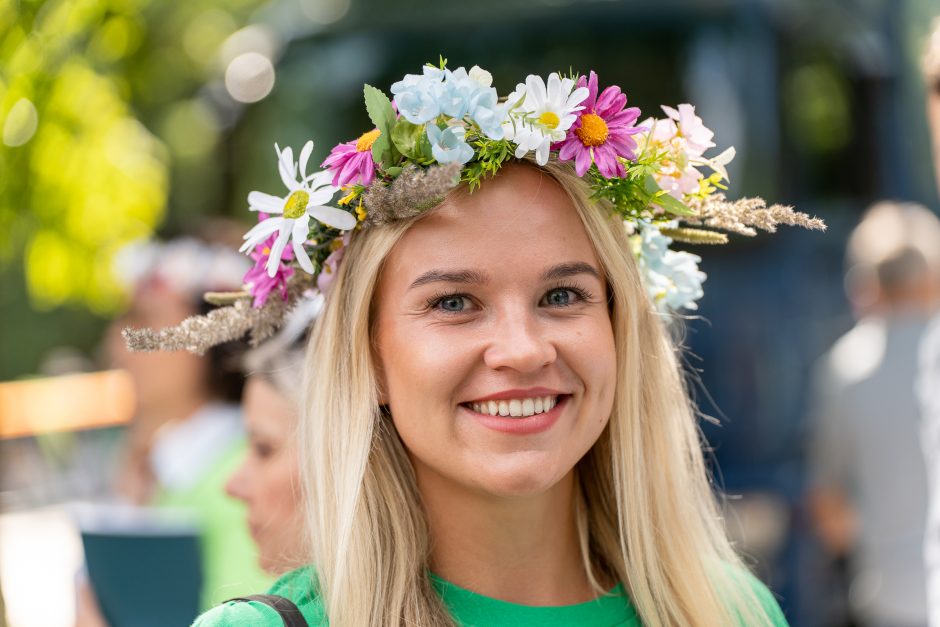 Šimtmečio šventė: minios žmonių traukia į Dainų slėnį