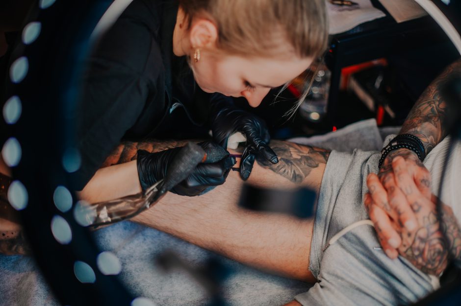 13 sėkmės paslapčių pasauliniame VEAN TATTOO studijų tinkle