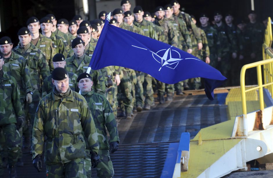 Į Latviją atvyko švedų kariai, sustiprinsiantys NATO brigadą