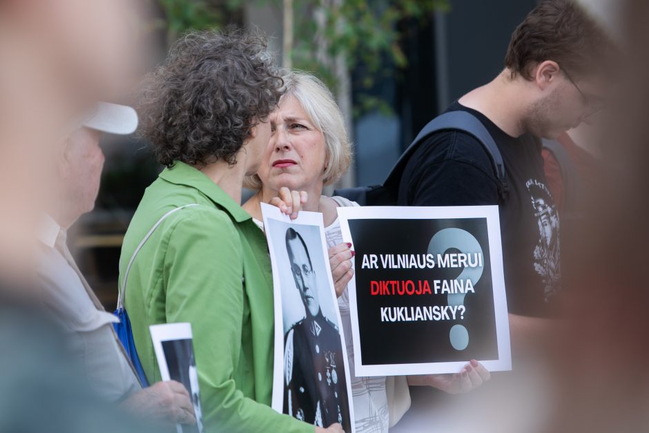 A. Bužinskas K. Škirpai skirtos atminimo lentos pakabinimą vadina vandalizmu: kreipsimės į policiją