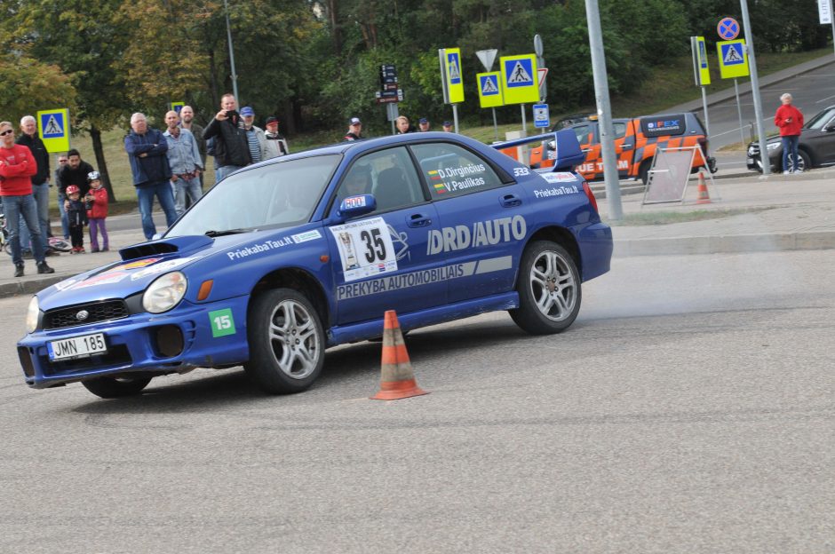 Ralio „Aplink Lietuvą“ laimėtojams – prezidento G. Nausėdos taurė