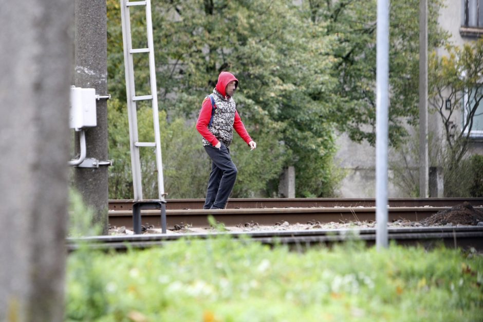 Klaipėdoje policininkai laukė prie geležinkelio: nutvėrė keturis pažeidėjus