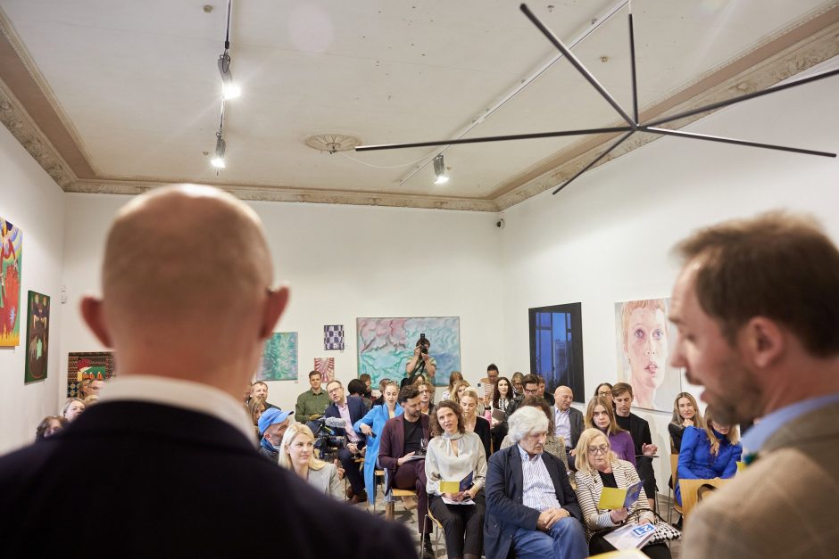 Aukcione-parodoje „Stand with Ukraine“ paaukota net 40 tūkstančių eurų