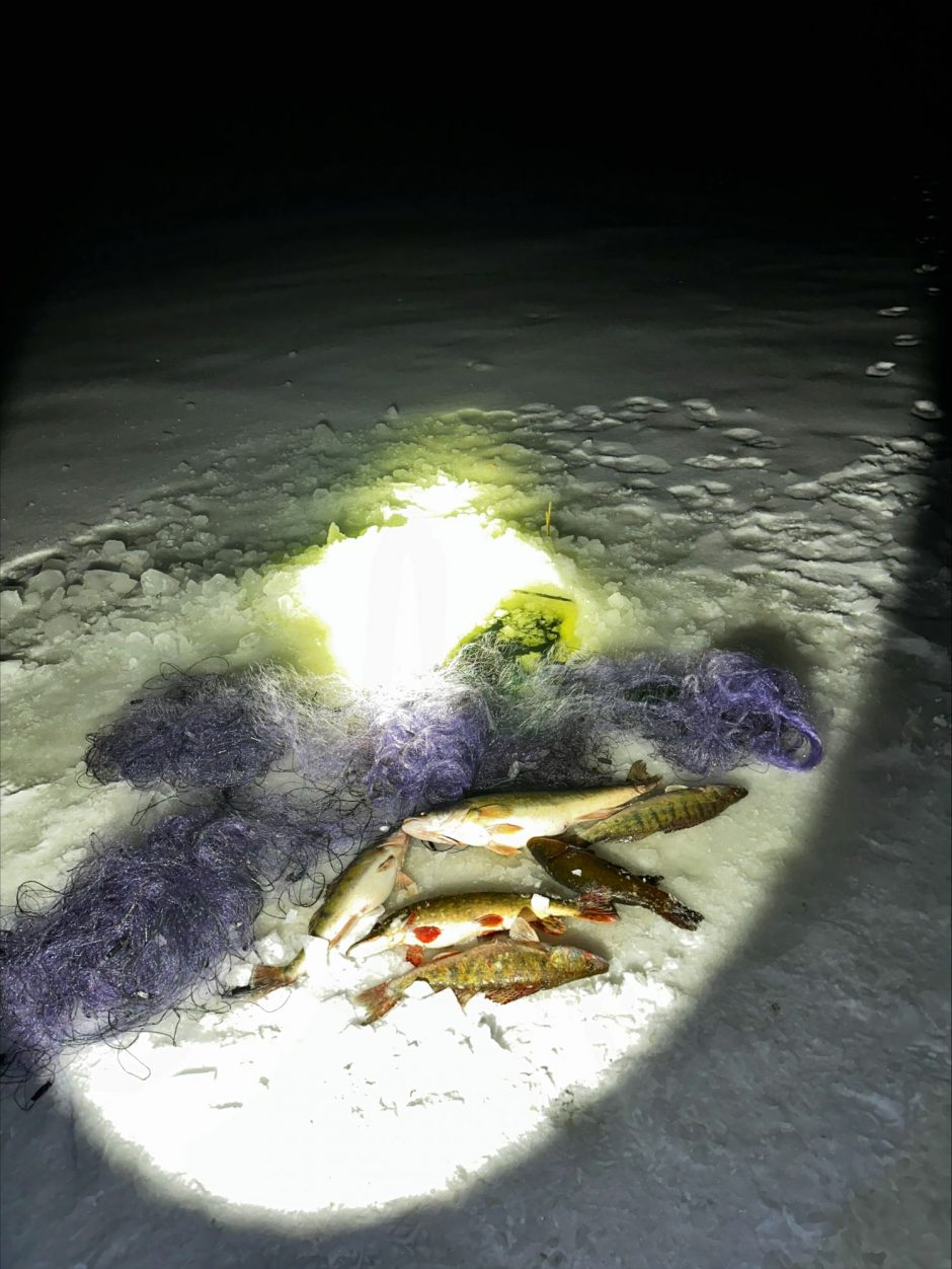 Utenos aplinkosaugininkams įkliuvę nelegalūs žvejai nekreipė dėmesio ir į ploną ledą