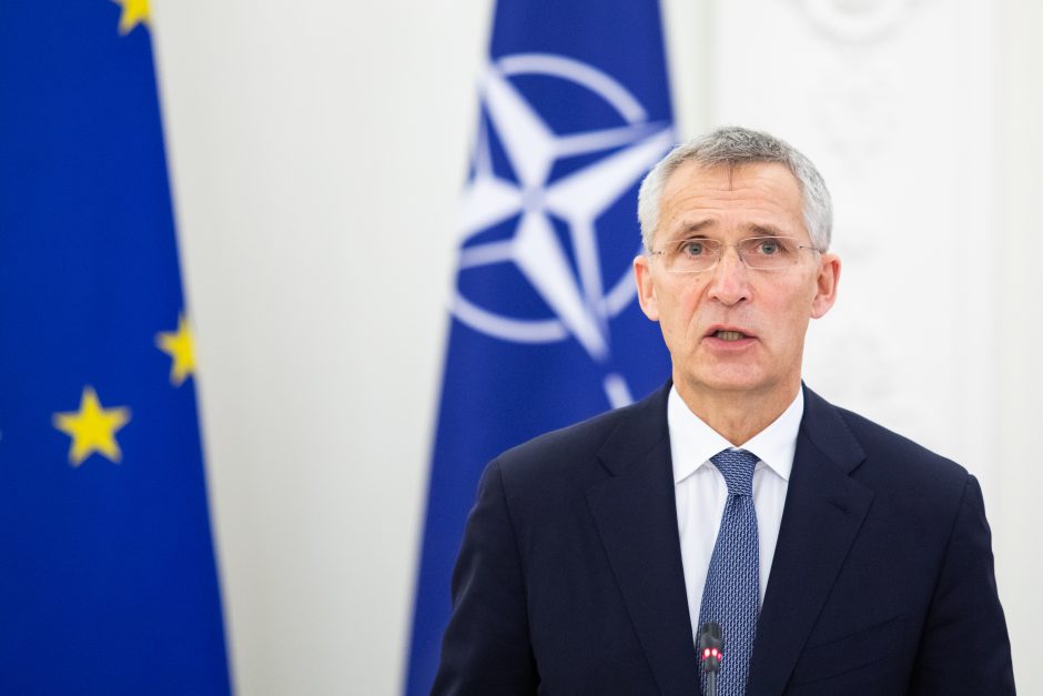 NATO vadovas teigia esantis šokiruotas pasikėsinimo į D. Trumpą