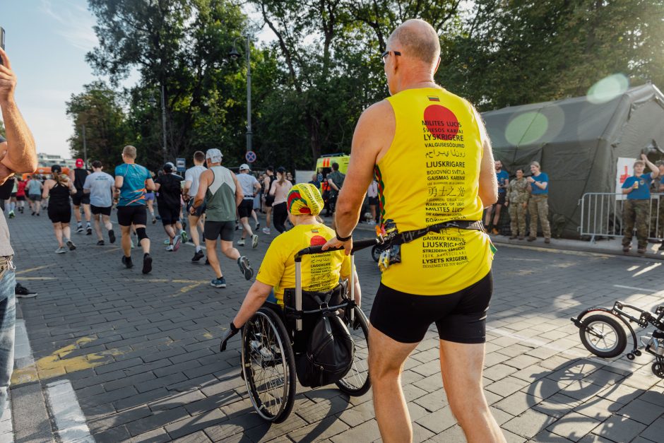 „Svarbu, kad pasirodytume lietuviams“: Vilniaus maratone – 1,2 tūkst. NATO karių