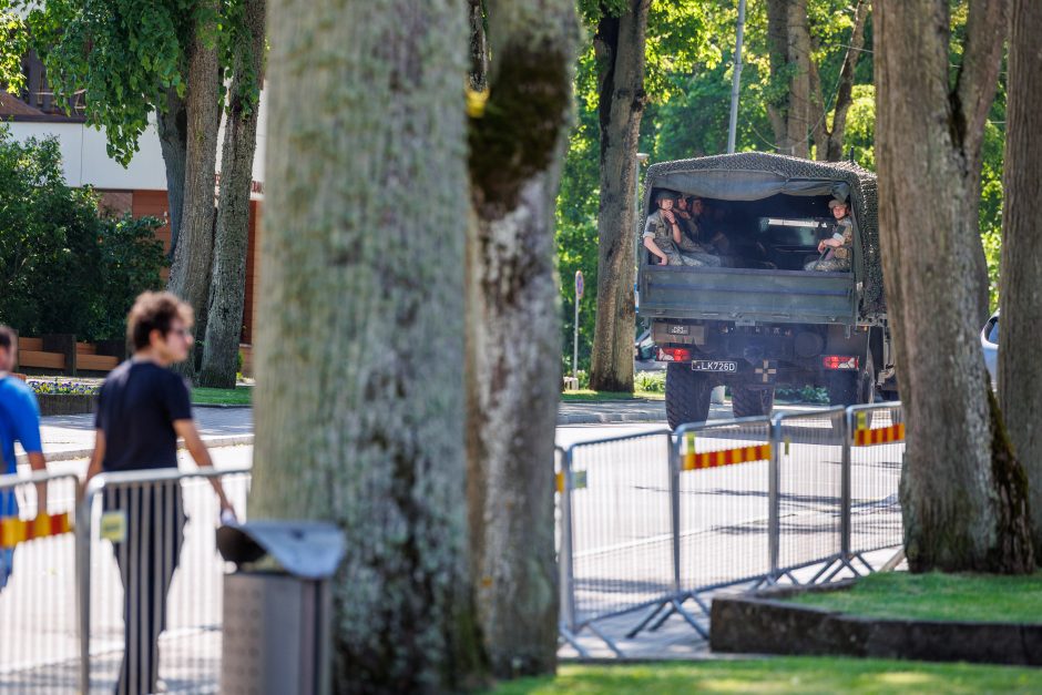 Baltijos šalių gynybos ministrų komunikato pasirašymas