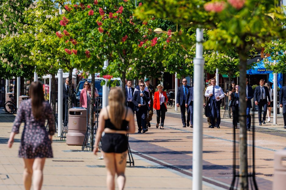 Baltijos šalių gynybos ministrų komunikato pasirašymas