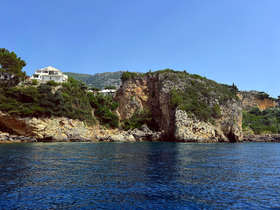 Graikijos Korfu saloje rastas negyvas turistas, dar 3 yra dingę be žinios