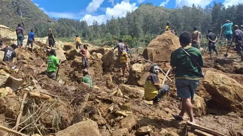 Papua Naujojoje Gvinėjoje nutraukta nuošliaužos palaidotų kūnų paieška