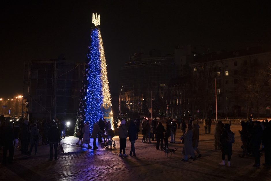 Kyjive dvasią kelia Kalėdų eglė: ukrainiečių neįmanoma palaužti