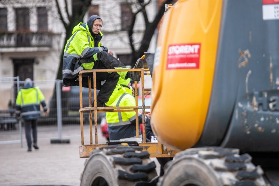 Į viršų stiebiasi Kauno kalėdinės eglutės karkasas: netrukus atkeliaus ir dekoracijos