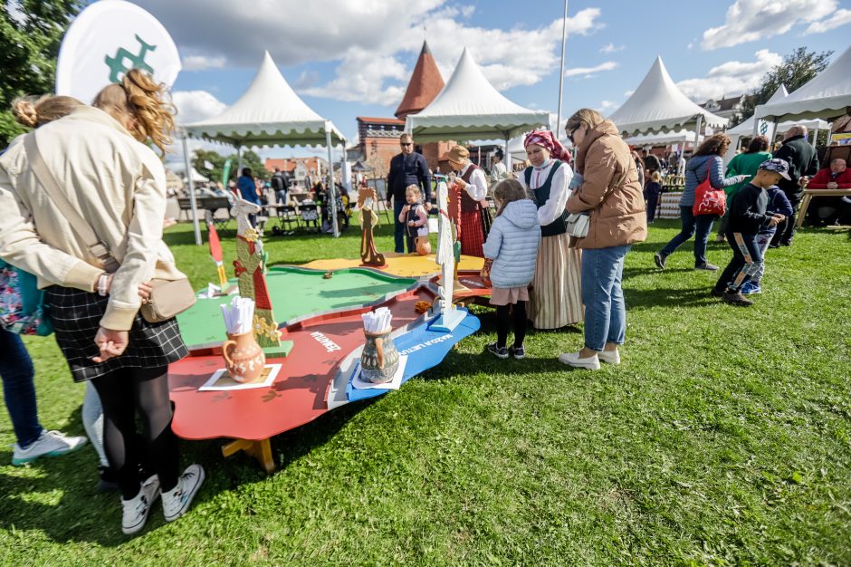 Prie Kauno pilies – plaukikai kubile, kūrybinės dirbtuvės, dainos ir šokiai