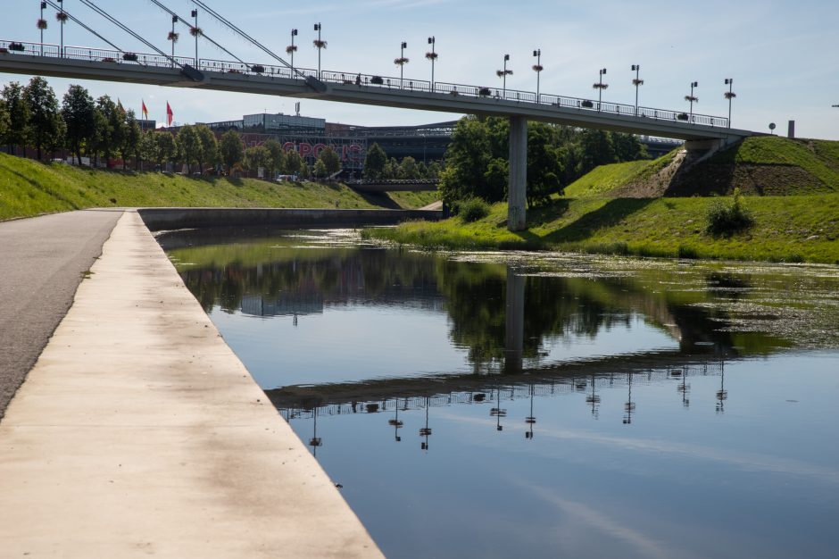 Tragiškų nelaimių paženklintoje Nemuno krantinėje pradėjo montuoti atitvarus