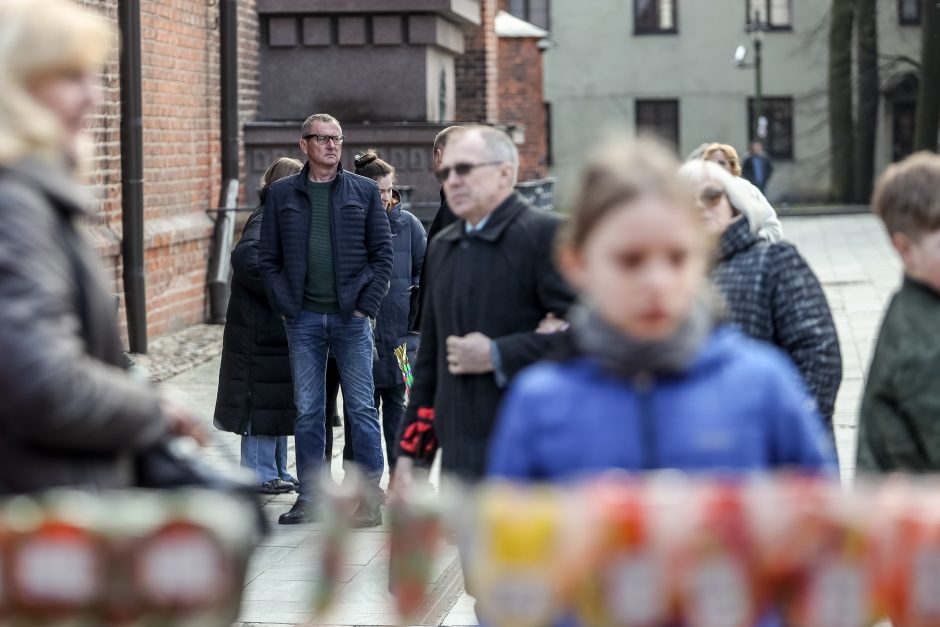 Velykos Kaune: žmonės skuba ne į parduotuves, bet į bažnyčias