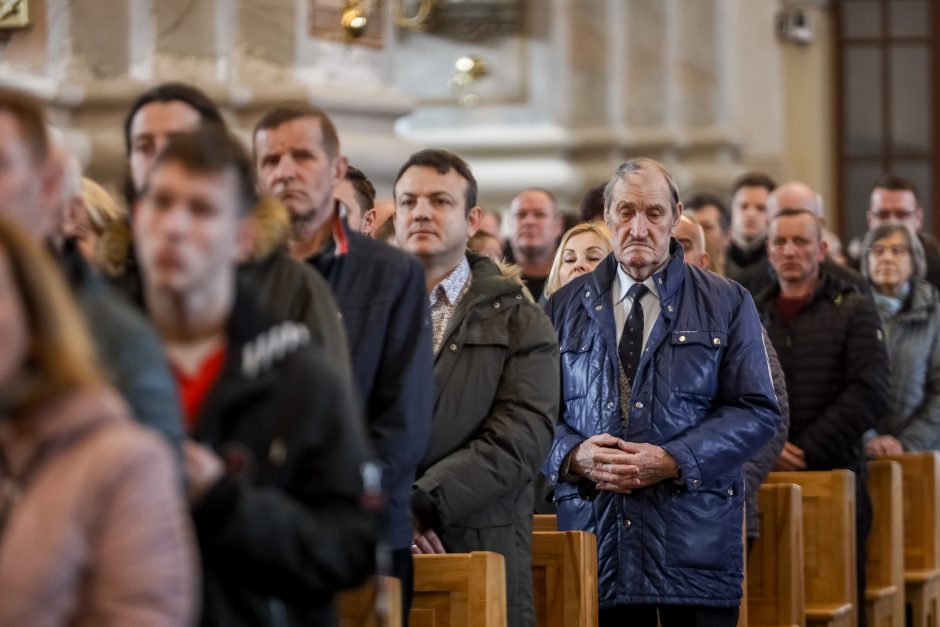 Velykos Kaune: žmonės skuba ne į parduotuves, bet į bažnyčias