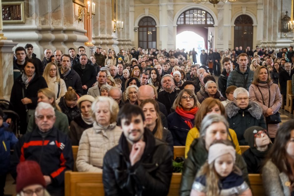 Velykos Kaune: žmonės skuba ne į parduotuves, bet į bažnyčias