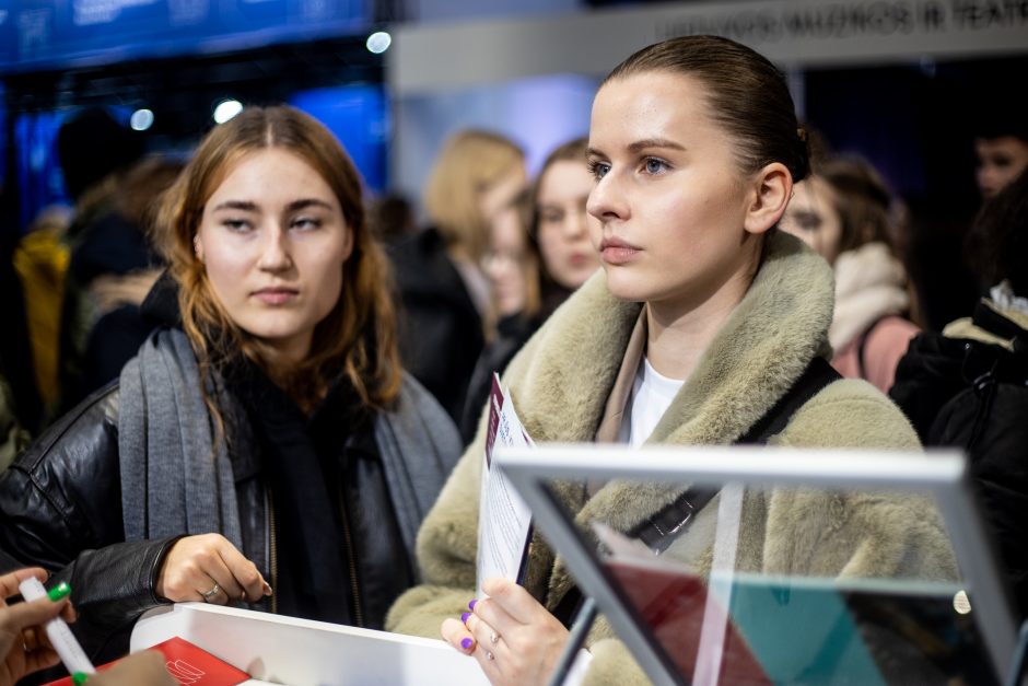 Aukštųjų mokyklų mugėje – būsimųjų studentų vilionės