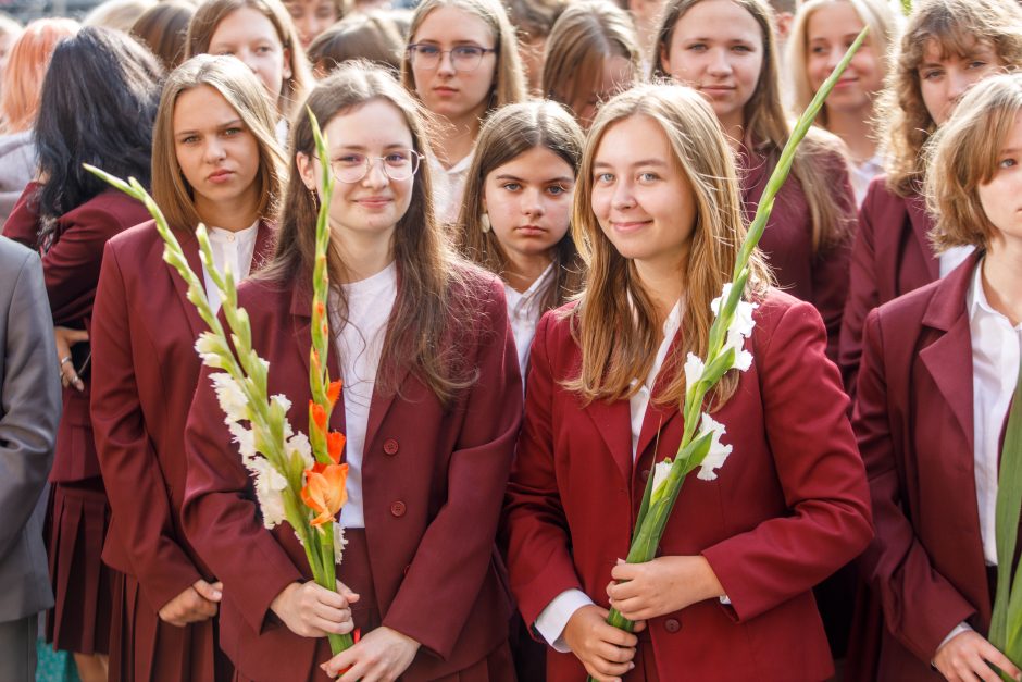 101-oji Rugsėjo 1-oji: mokiniai ir laikai kiti, jaudulys toks pats