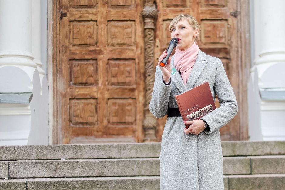 Nepriklausomybės aikštėje siektas skaitymo rekordas: pažiūrėkite, kiek laimingų veidų!