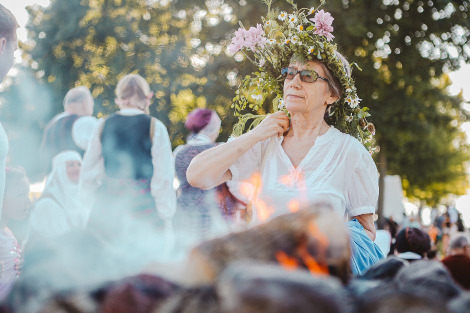 Kaunas švenčia Jonines: Santakoje – labiau tradiciškai, parako sandėlyje – jaunimo stiliumi